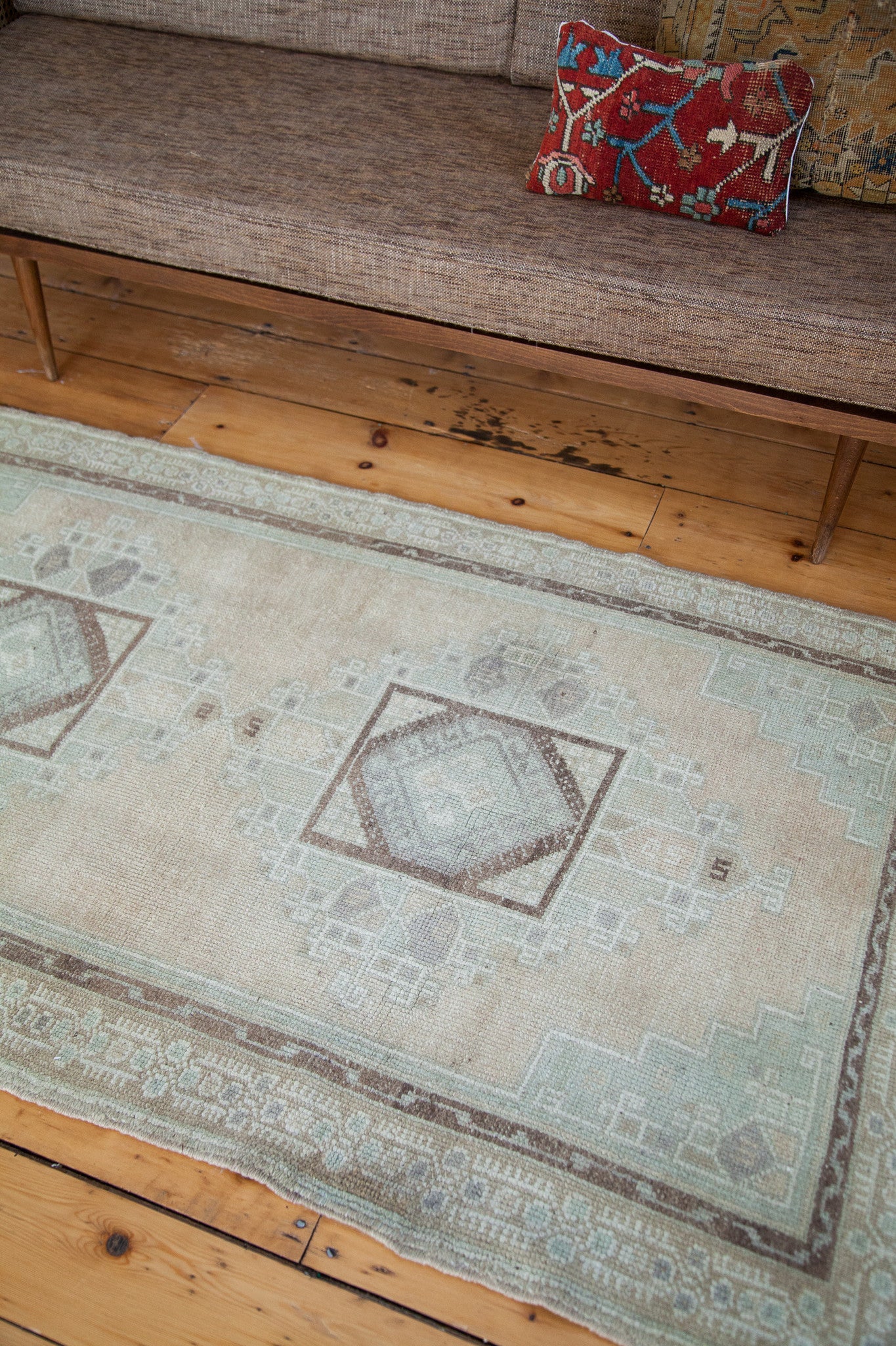 Delineated geometric motif on the peach field with pale mint green spandrels and border.